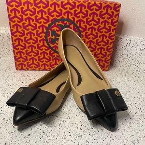 EUC Tory Burch Beige & Black Aimee Mestico Leather Flat